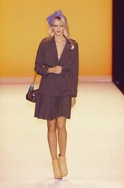 AnnaSuiSpring2001mQurHfCwuq7l.jpg