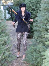 Bai Ling christmas tree shopping in Hollywood 20.12.2012_05.jpg