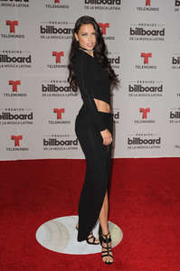 Adriana-Lima--Billboard-Latin-Music-Awards-2016--18.jpg