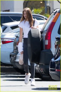 kaia-gerber-movies-with-friends-02.jpg