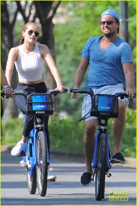 leonardo-dicaprio-citi-bike-nyc-park-02.jpg