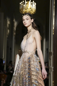 Valentino-Couture-Spring-Summer-2016-Paris-7251-1453921151-bigthumb.jpg