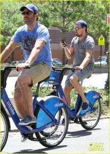 leonardo-dicaprio-citibikes-in-nyc-05.jpg