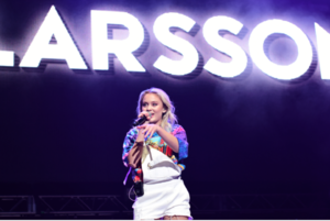 Zara Larsson 997 Triple Ho Show13.png