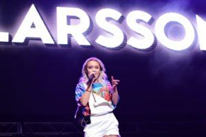 Zara Larsson 997 Triple Ho Show14.png