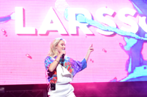 Zara Larsson 997 Triple Ho Show16.png