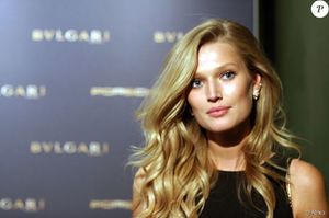 3050321-toni-garrn-soiree-night-of-the-legend-950x0-1.jpg