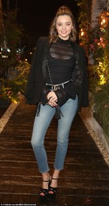 3CBF07C900000578-0-Denim_dream_Miranda_Kerr_33_showed_off_a_pair_of_her_new_jeans_a-m-87_1486011421811.jpg