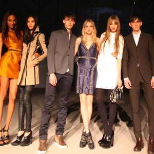 burberrybeijingevent11jourdan-dunn-shu-pei-charlie-france-cara-delevingne-edie-campbell-and-seb-brice-at-the-burberry-beijing-event.thumb.jpg.155cb3d3949f808e4f68ffc6467bfafd.jpg