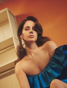 Lana-Del-Rey-Dazed-Magazine-Summer-2017-Cover-Photoshoot04.jpg