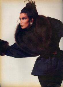 Penn_Vogue_US_October_1985_01.thumb.jpg.9eaa4bb705b1733f330d38ee68d45908.jpg