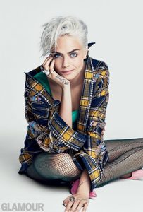cara-delevingne-august-2017-cover-1a-final-696x1024.jpg