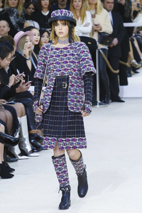 edie_chanel_aw16_nowfashion_1.thumb.jpg.3b2b142134d081f24786f8d347dd63b9.jpg