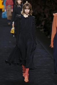 edie_fendi_aw16_nowfashion.thumb.jpg.9821698c234a5af8388cbe87537e75a0.jpg