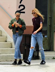 kristen-stewart-and-stella-maxwell-out-in-west-hollywood-06-01-2017_4.jpg