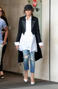 zendaya-at-bbc-radio-1-in-london-uk-06-16-2017-4.jpg