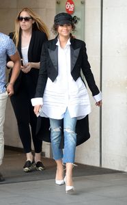 zendaya-at-bbc-radio-1-in-london-uk-06-16-2017-5.jpg