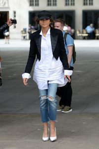 zendaya-at-bbc-radio-1-in-london-uk-06-16-2017-9.jpg