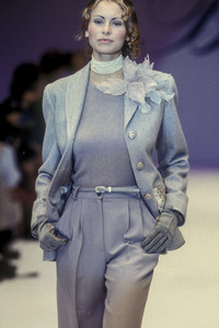 2_blumarine-fw-1993-3_html.thumb.JPEG.66c0838e6317a49100427953a9dc4fc0.JPEG