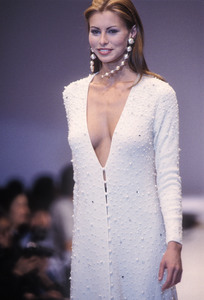 4_laura-biagiotti-fw-1993-5_html.thumb.JPEG.bf279d23f4ca94e9ab88c76394dd2a2e.JPEG