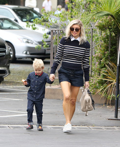 Fergie+son+Axl+out+MQYVA0I48-Mx.jpg