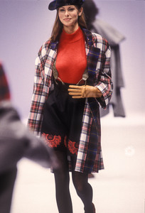 7_laura-biagiotti-fw-1993-8_html.thumb.JPEG.7e80bb4563dae73bc441a81e50331519.JPEG