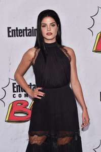 Marie-Avgeropoulos--Entertainment-Weekly-Party-at-2017-Comic-Con--01.thumb.jpg.bd12b6166424c2f6fe6777173e6e839a.jpg