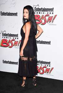 Marie-Avgeropoulos--Entertainment-Weekly-Party-at-2017-Comic-Con--05.thumb.jpg.424b66f1f54bbb92a9879831c156fc95.jpg