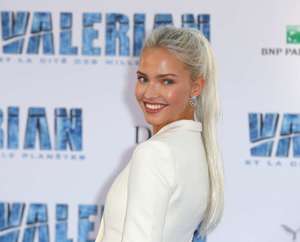 Pauline-Hoarau-and-Pauline-Hoarau--Valerian-And-The-City-Of-A-Thousand-Planets-Premiere--08.jpg