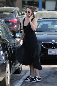 Sophia-Bush--Shopping-in-West-Hollywood--06.thumb.jpg.b7c46a6bdbe5e430e90aca22b568ff94.jpg