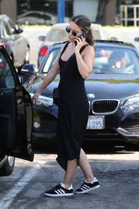 Sophia-Bush--Shopping-in-West-Hollywood--10.thumb.jpg.52377a25861fa1b27a04b64bed2afeed.jpg