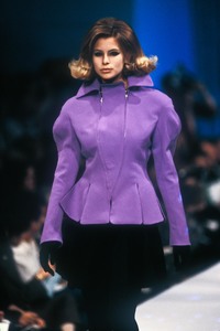 thierry-mugler-fw-1990-2.thumb.jpg.80ebade0e5e510b1810cd3023aa04b53.jpg