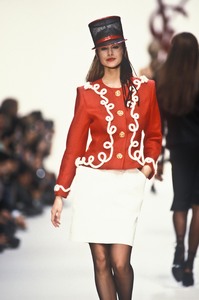 ysl-ss-1992-6.thumb.jpg.90a743af92fc2afaef63574f5a0c12fa.jpg