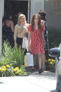 49131047_chloe-grace-moretz-instyle-s-day-of-indulgence-party-in-brentwood-36.jpg