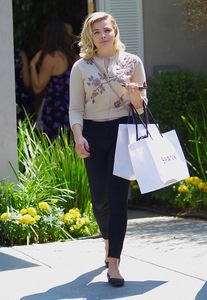 49131091_chloe-grace-moretz-instyle-s-day-of-indulgence-party-in-brentwood-49.jpg