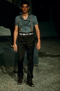 599b4f80437d6_VivienneWestwoodSpringSummer2000MilanFashionWeek2.thumb.jpg.0e679661fbfdaf06628e3e2c5ae85ac5.jpg