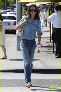 katie-holmes-rocks-denim-on-denim-in-beverly-hills-06.jpg