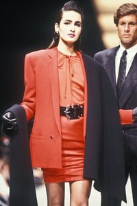 versace-fw-1987-4.thumb.JPEG.aed69dbef811a6d4d41d7455a645d95d.JPEG