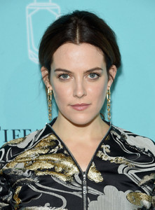 Riley+Keough+Tiffany+Co+Fragrance+Launch+Event+Ti5LP6xDbuox.jpg