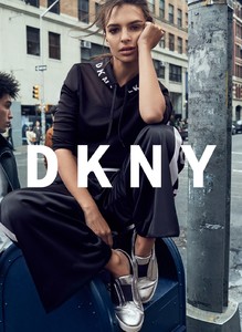 DKNY-fall-2017-ad-campaign-the-impression-07.thumb.jpg.9759e51e6f3616ad07027a6a5afaf574.jpg