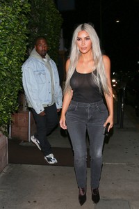 kim-kardashian-leaving-giorgio-baldi-restaurant-in-santa-monica-09-24-2017-6.jpg