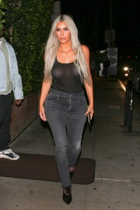 kim-kardashian-leaving-giorgio-baldi-restaurant-in-santa-monica-09-24-2017-8.jpg