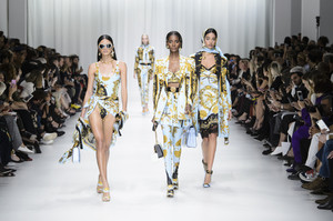 versace-rs18-5883.thumb.jpg.f0a340d2a7e91b4ebde129b903fc5479.jpg