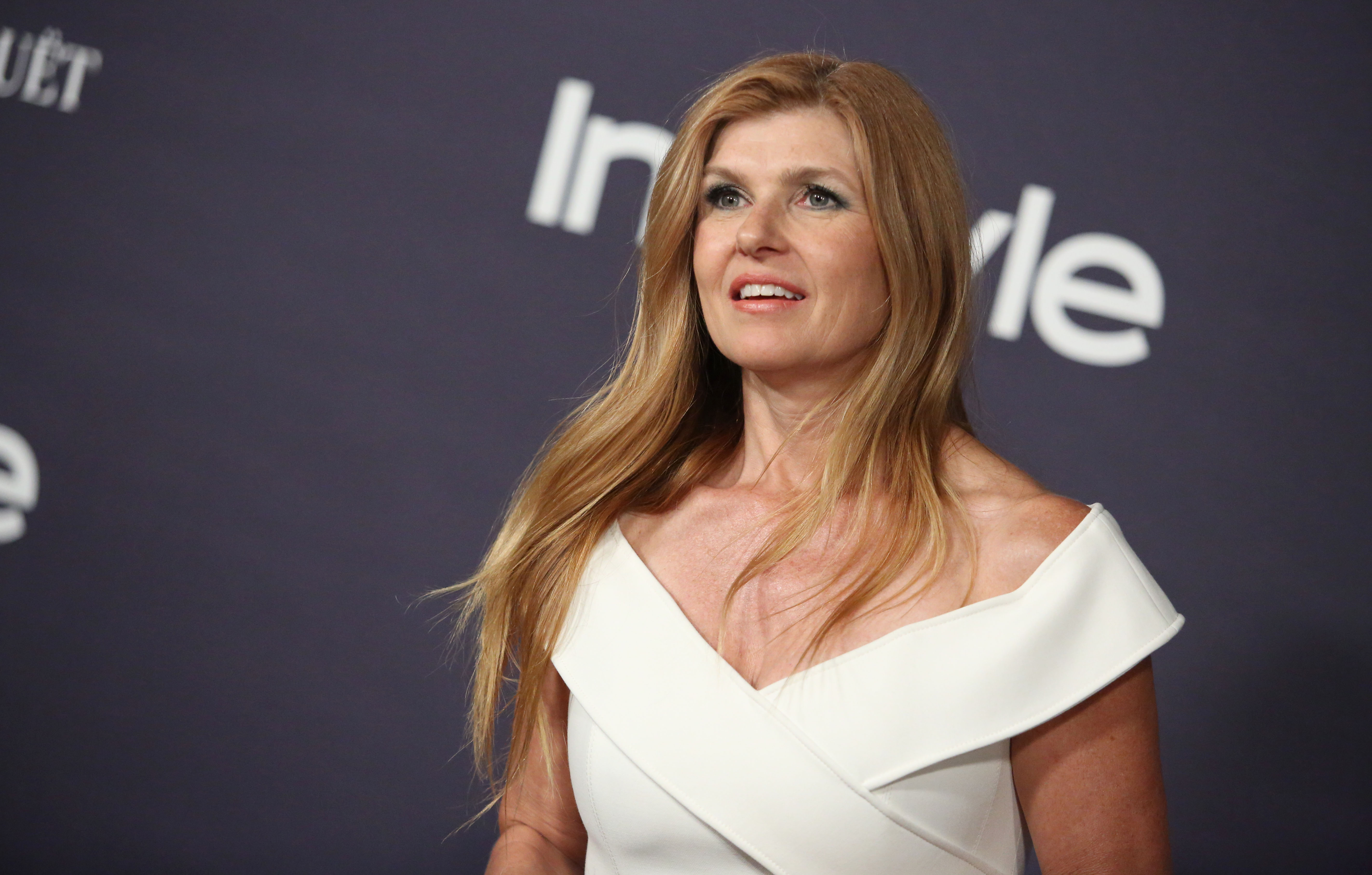 Connie Britton в профиль