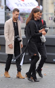 irina-shayk-out-in-paris-10117-13.jpg