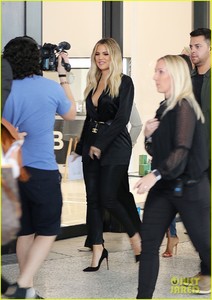 khloe-kardashian-debuts-tiny-baby-bump-at-good-american-anniversary-event-11.jpg