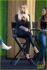 khloe-kardashian-debuts-tiny-baby-bump-at-good-american-anniversary-event-12.jpg