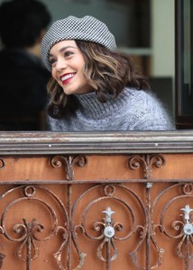 vanessa-hudgens-filming-a-scene-for-second-act-in-nyc-10-26-2017-6.jpg