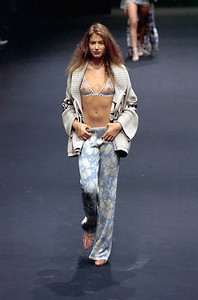 59fd064406bd8_SoniaRykielSS2000ParisFashionWeek.thumb.jpg.4485d1764ab0055526d9d431547ead0f.jpg