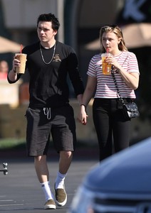 Chloe-Moretz-with-Brooklyn-Beckham-gabbing-iced-coffees--09.jpg